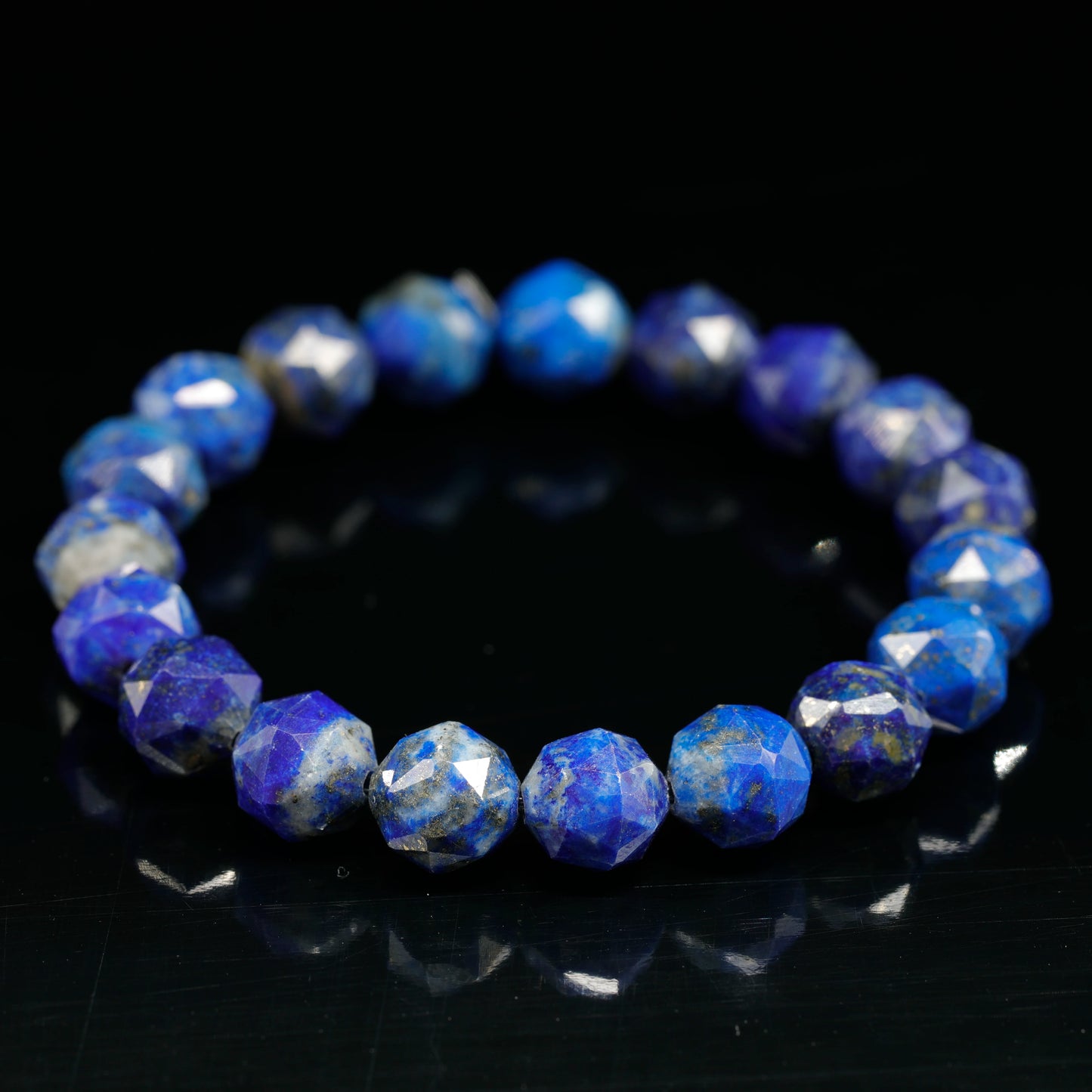 Löwenanhänger aus Messing, Makramee-Halskette mit natürlichen schwarzen Onyx- und Lavasteinperlen