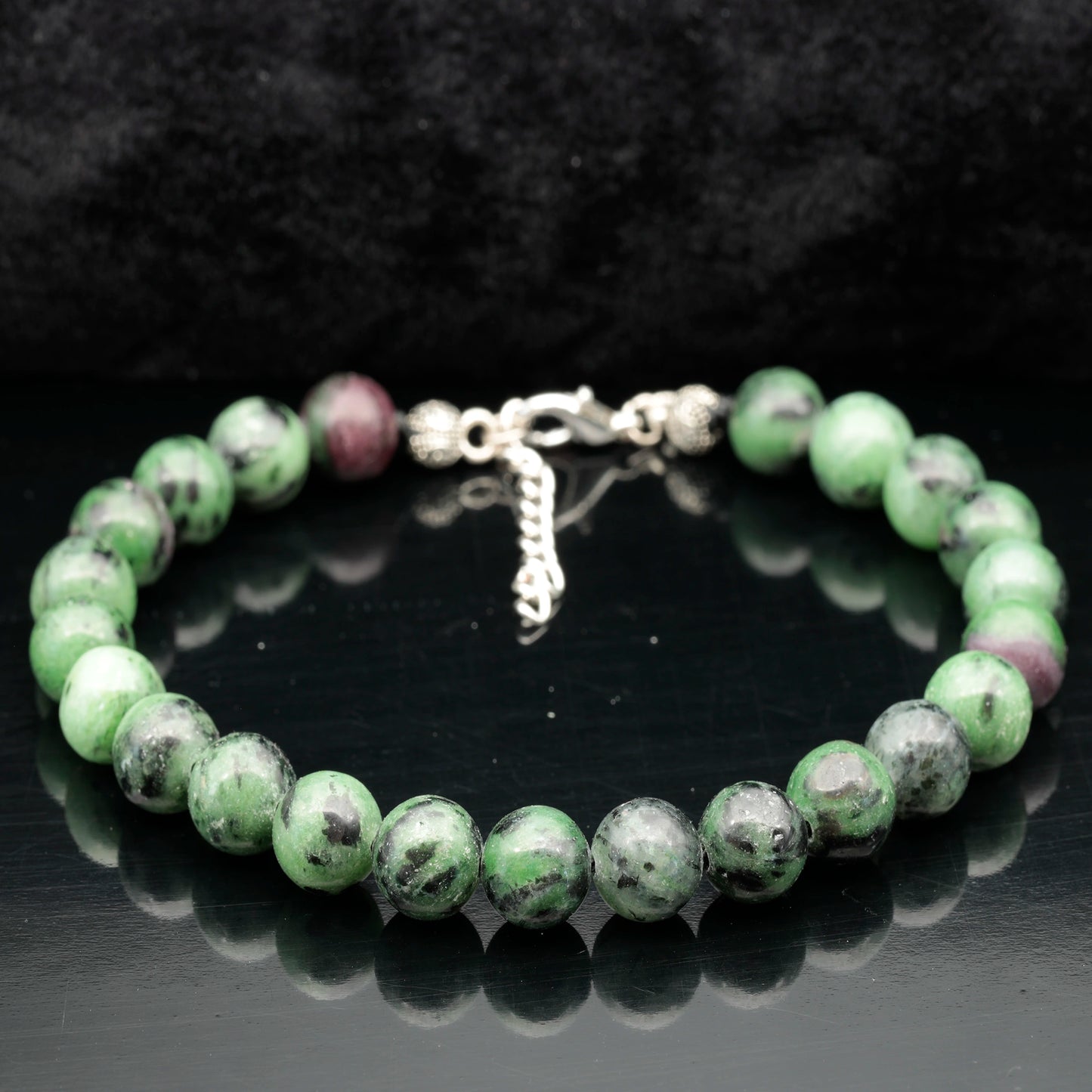 Löwenanhänger aus Messing, Makramee-Halskette mit natürlichen schwarzen Onyx- und Lavasteinperlen