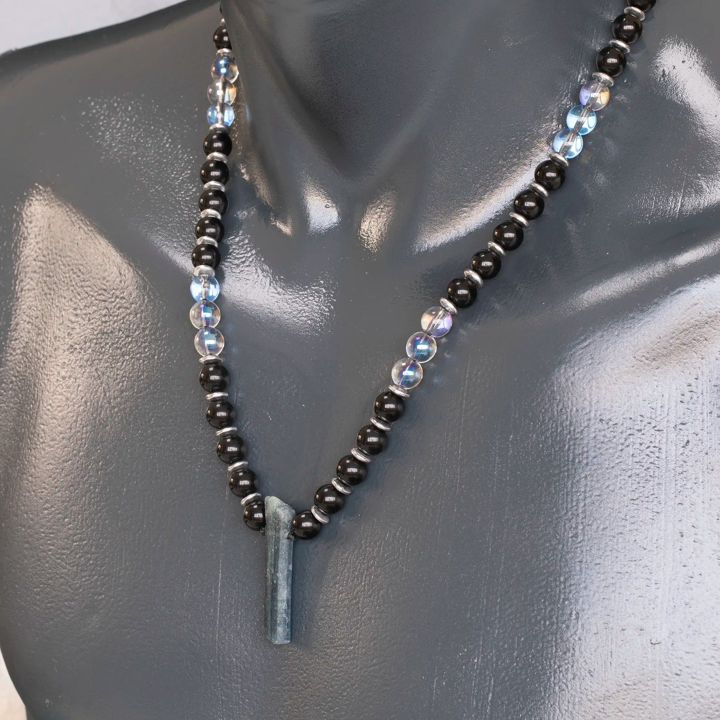 Gargantilla de macramé con cuentas de malaquita