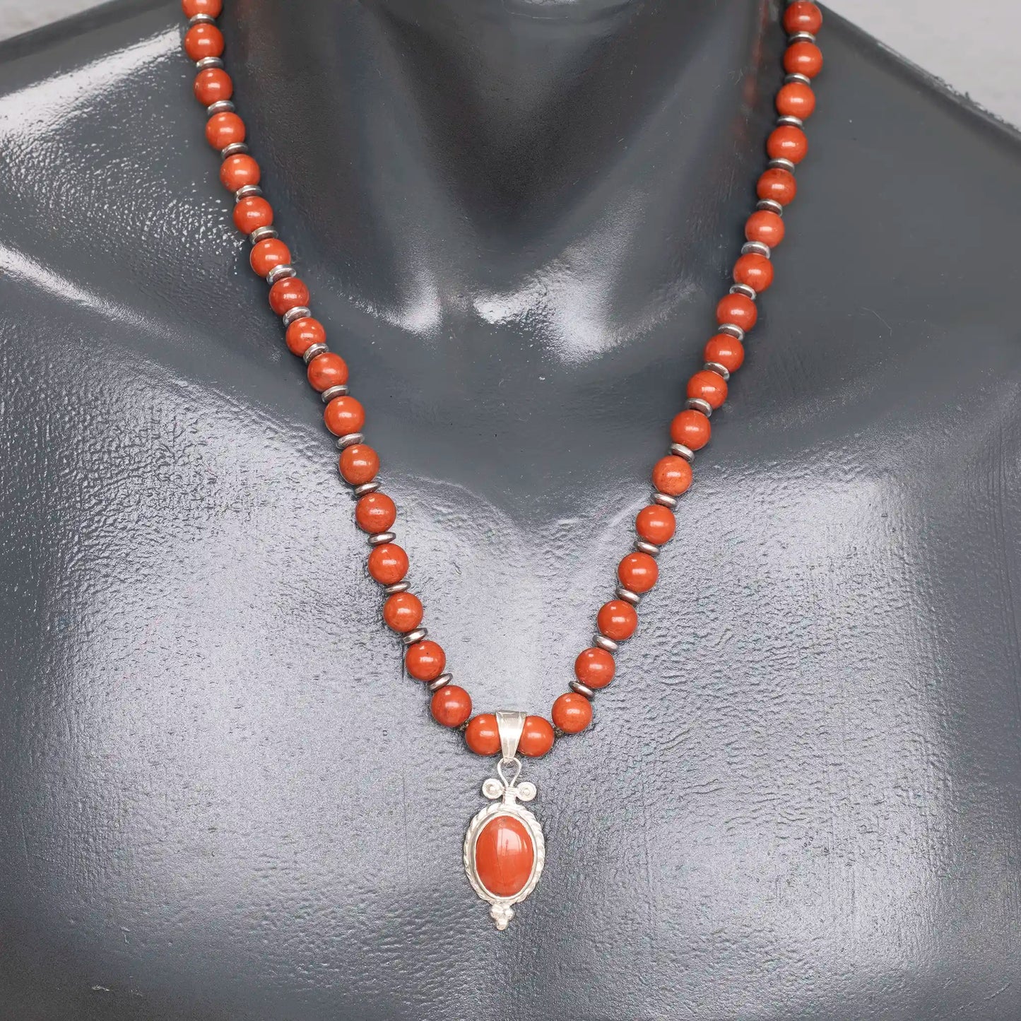 Colgante de león de latón, collar de macramé con cuentas de piedra de lava y ónix negro natural