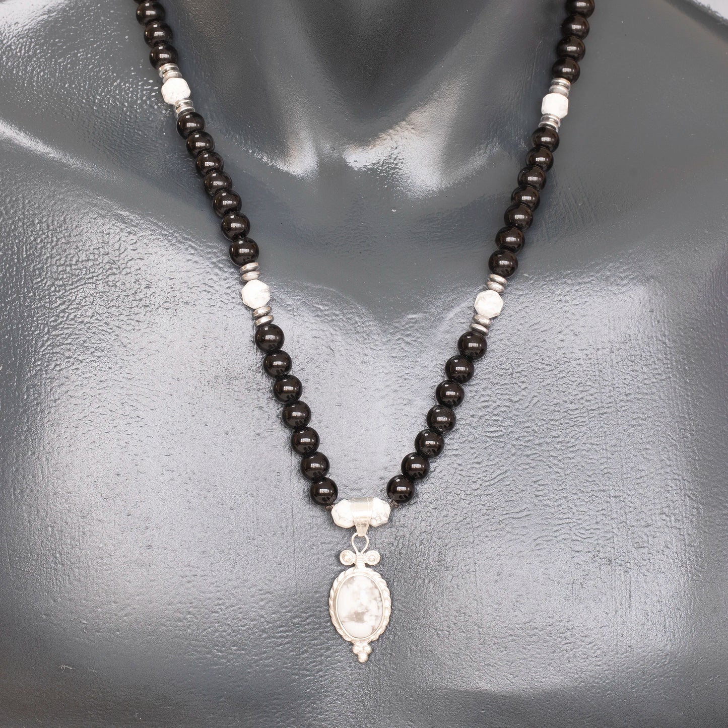 Colgante de león de latón, collar de macramé con cuentas de piedra de lava y ónix negro natural