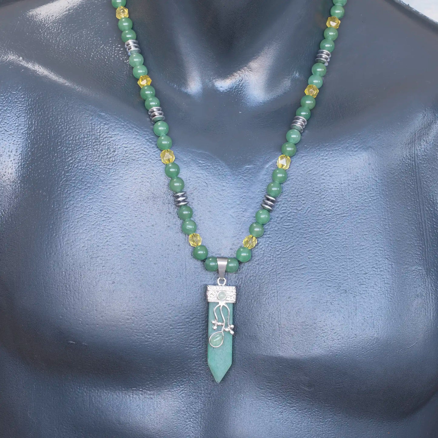 Colgante de león de latón, collar de macramé con cuentas de piedra de lava y ónix negro natural