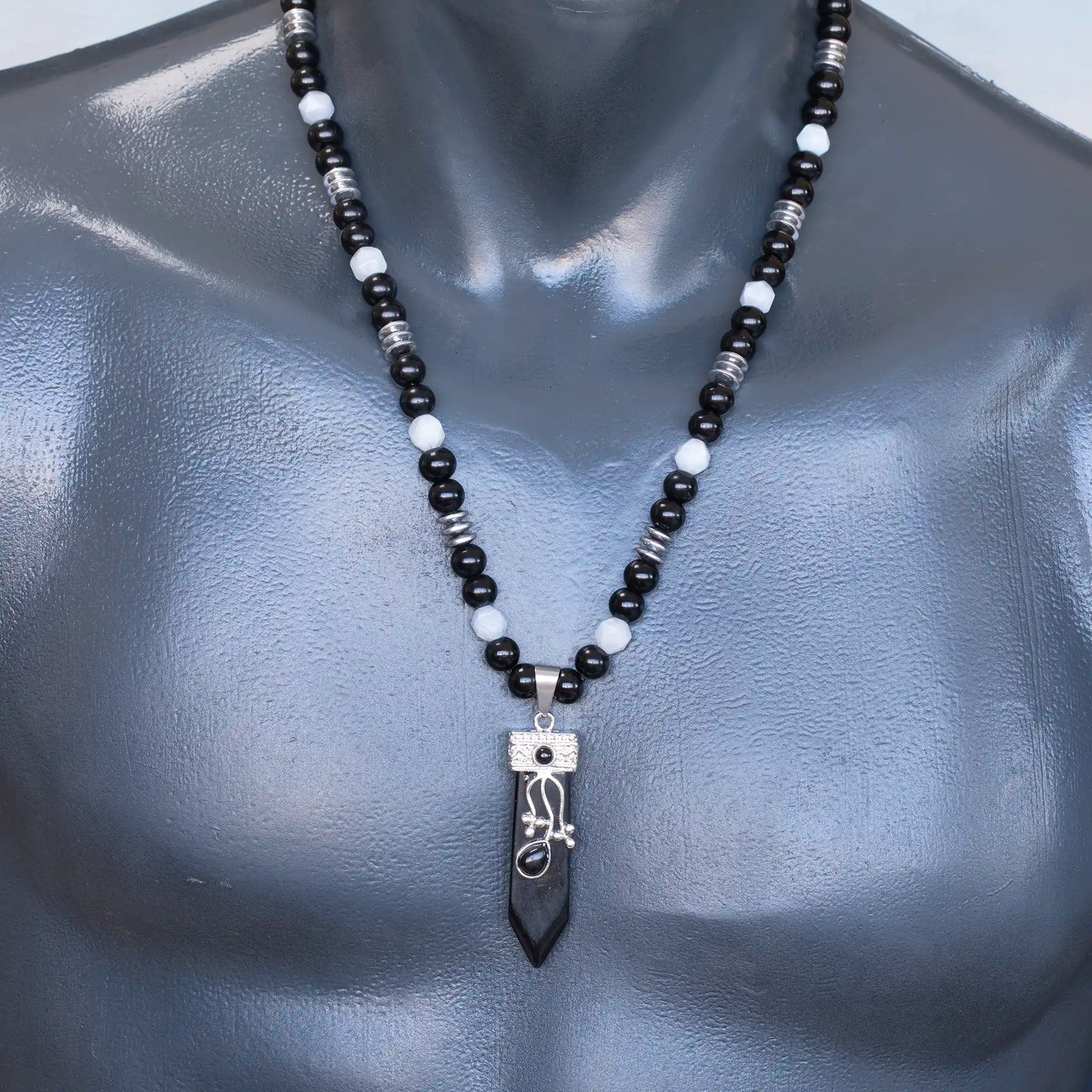 Colgante de león de latón, collar de macramé con cuentas de piedra de lava y ónix negro natural