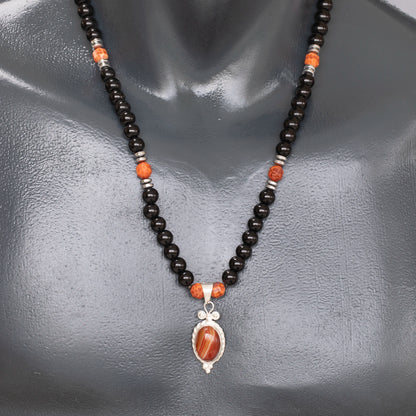 Colgante de león de latón, collar de macramé con cuentas de piedra de lava y ónix negro natural