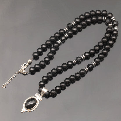 Löwenanhänger aus Messing, Makramee-Halskette mit natürlichen schwarzen Onyx- und Lavasteinperlen