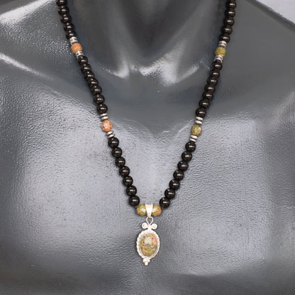 Colgante de león de latón, collar de macramé con cuentas de piedra de lava y ónix negro natural