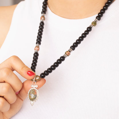 Colgante de león de latón, collar de macramé con cuentas de piedra de lava y ónix negro natural