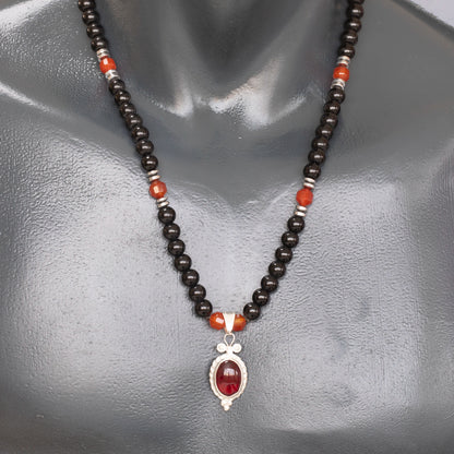 Colgante de león de latón, collar de macramé con cuentas de piedra de lava y ónix negro natural