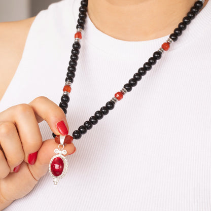 Colgante de león de latón, collar de macramé con cuentas de piedra de lava y ónix negro natural