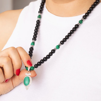 Löwenanhänger aus Messing, Makramee-Halskette mit natürlichen schwarzen Onyx- und Lavasteinperlen