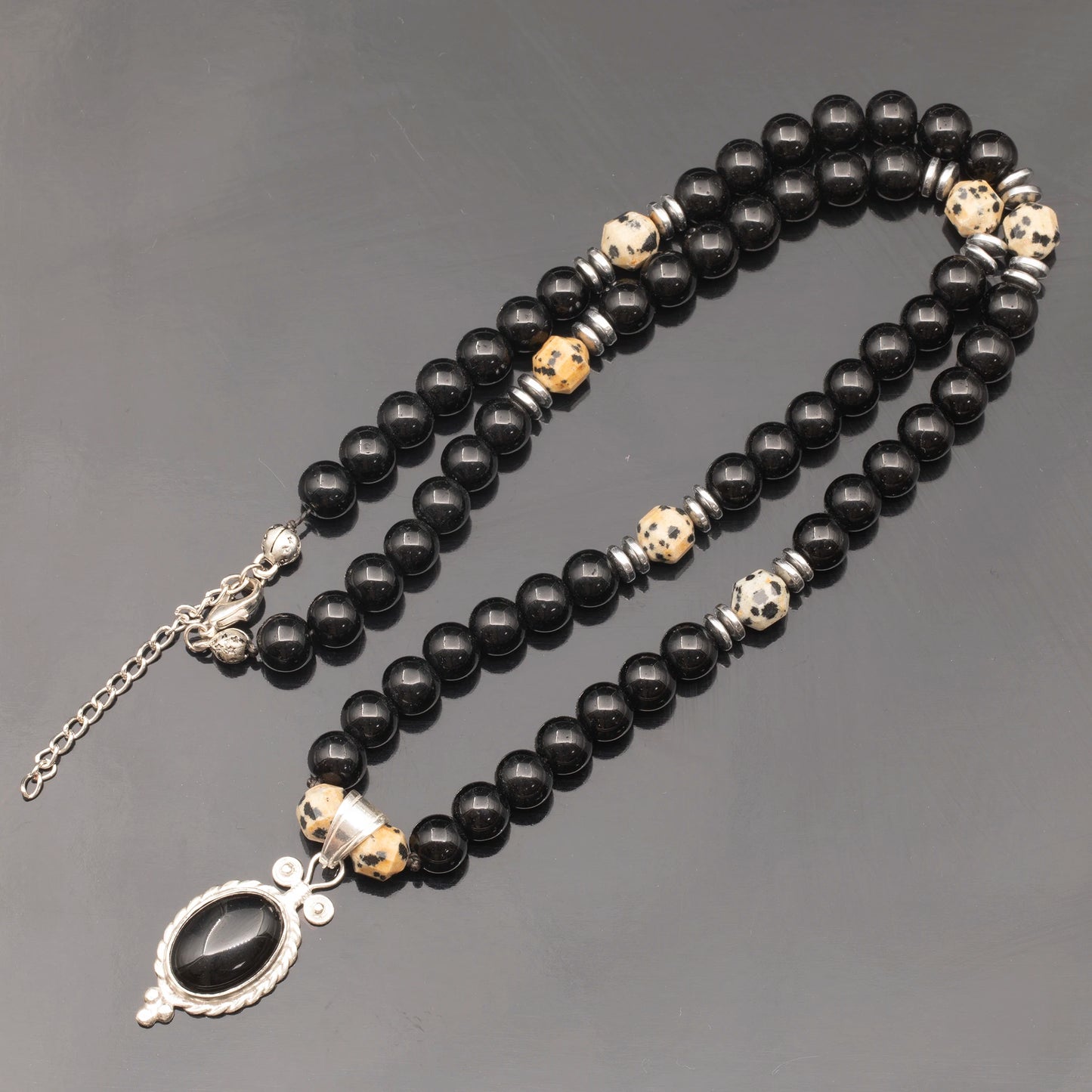 Colgante de león de latón, collar de macramé con cuentas de piedra de lava y ónix negro natural