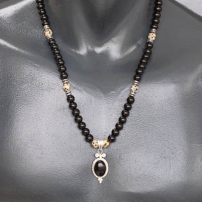 Colgante de león de latón, collar de macramé con cuentas de piedra de lava y ónix negro natural