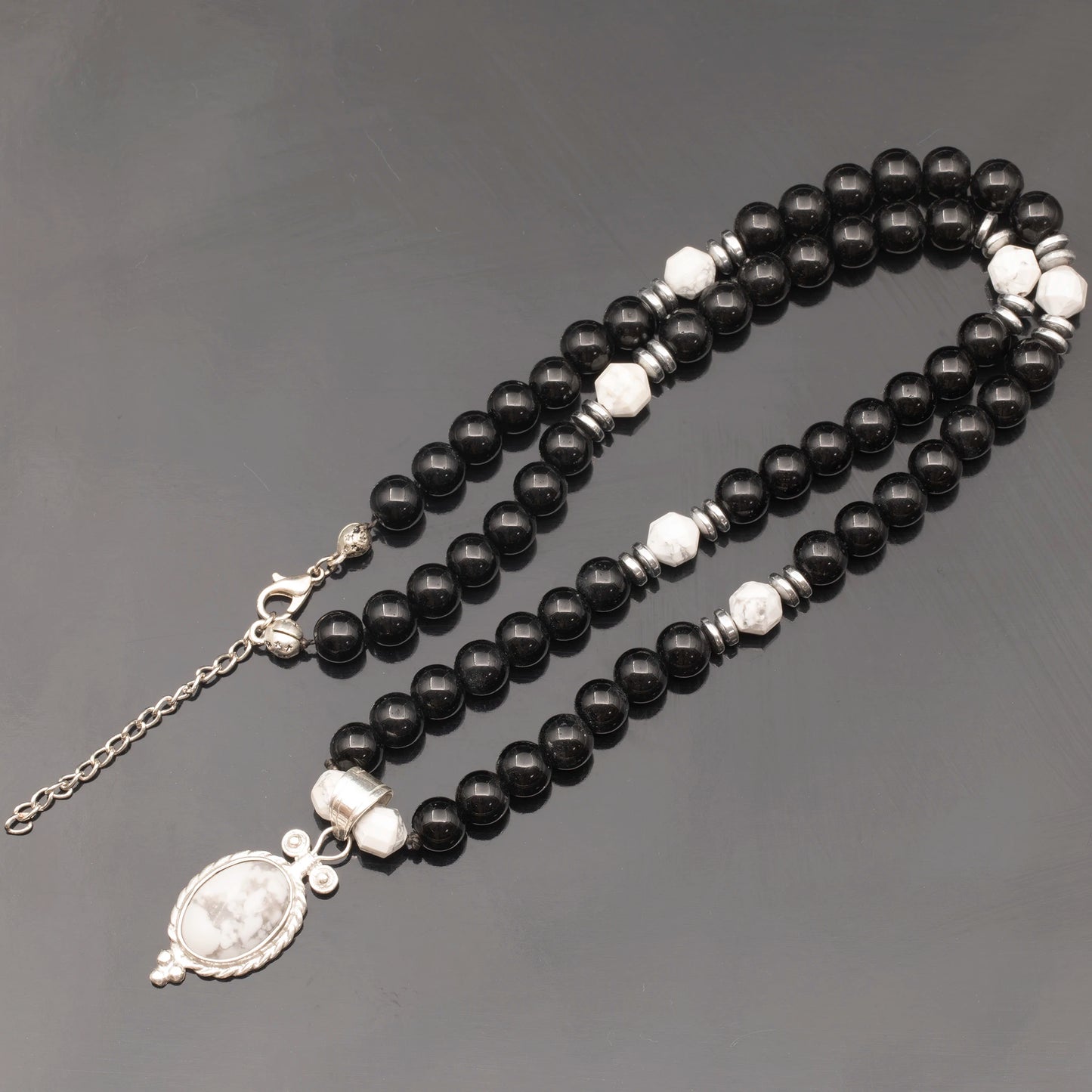 Colgante de león de latón, collar de macramé con cuentas de piedra de lava y ónix negro natural