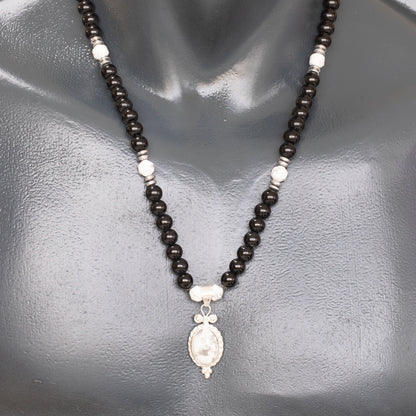 Colgante de león de latón, collar de macramé con cuentas de piedra de lava y ónix negro natural