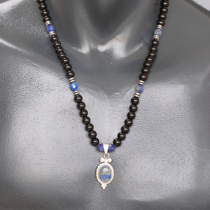 Colgante de león de latón, collar de macramé con cuentas de piedra de lava y ónix negro natural