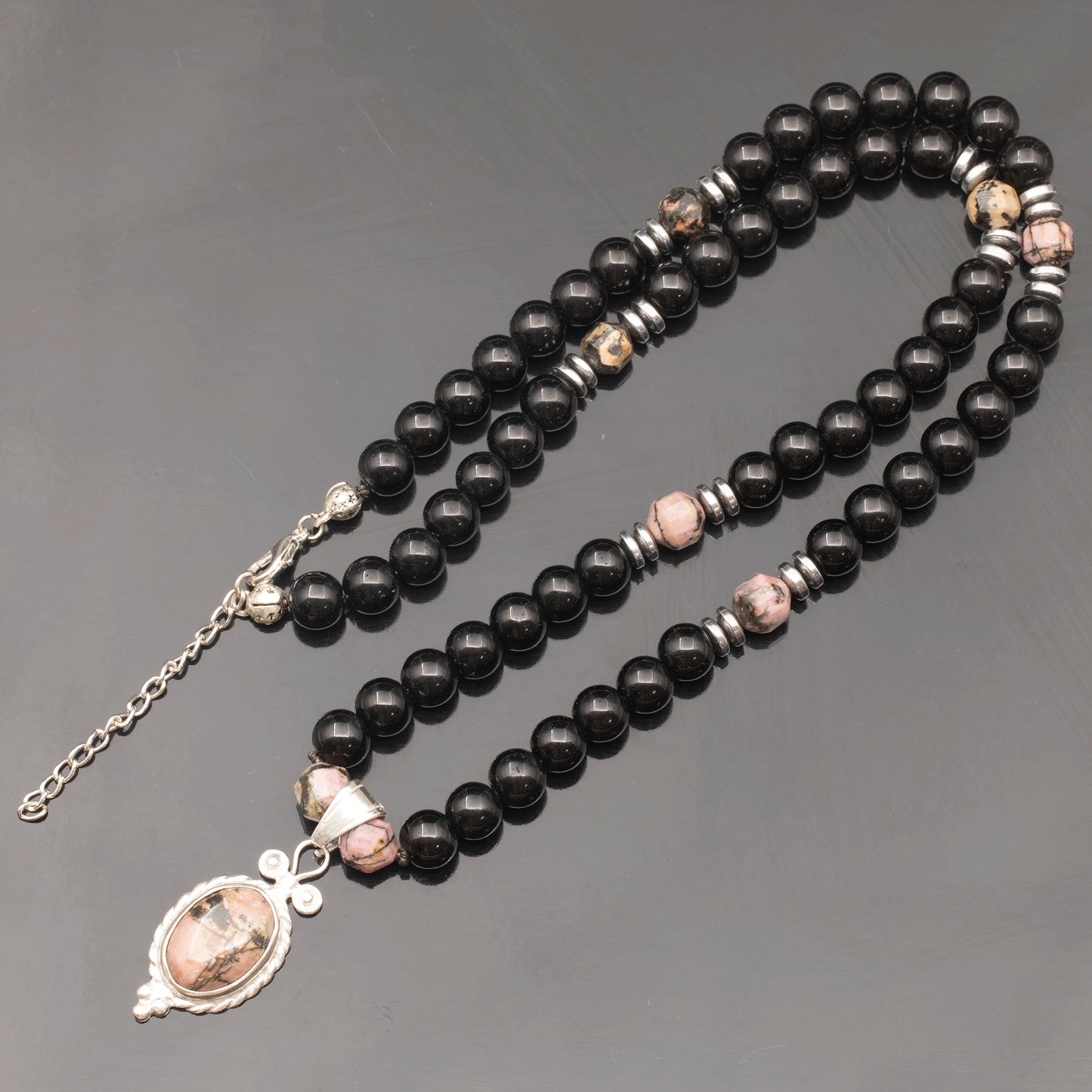 Colgante de león de latón, collar de macramé con cuentas de piedra de lava y ónix negro natural