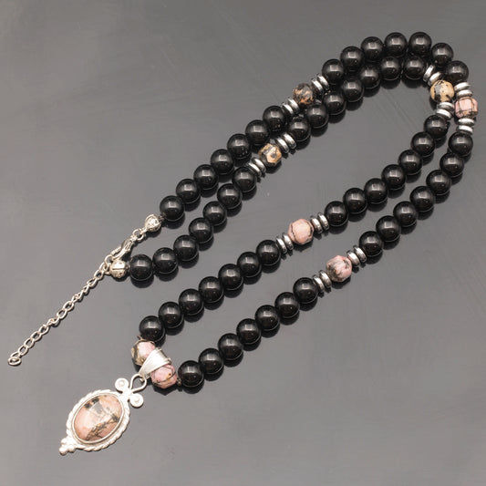 Colgante de león de latón, collar de macramé con cuentas de piedra de lava y ónix negro natural