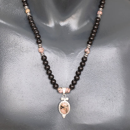 Colgante de león de latón, collar de macramé con cuentas de piedra de lava y ónix negro natural