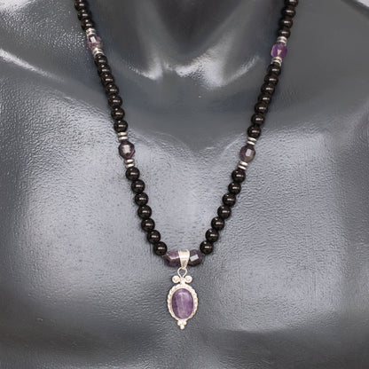 Colgante de león de latón, collar de macramé con cuentas de piedra de lava y ónix negro natural