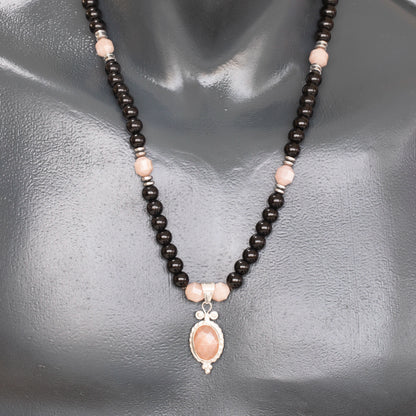 Colgante de león de latón, collar de macramé con cuentas de piedra de lava y ónix negro natural