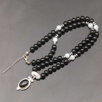 Colgante de león de latón, collar de macramé con cuentas de piedra de lava y ónix negro natural