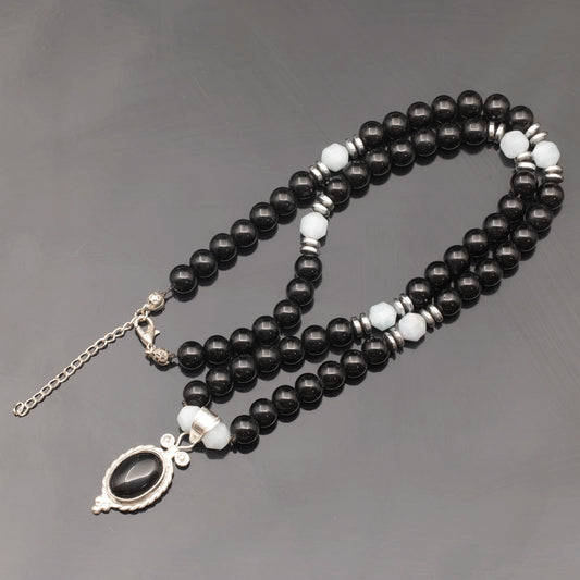 Colgante de león de latón, collar de macramé con cuentas de piedra de lava y ónix negro natural