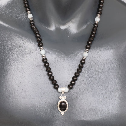 Colgante de león de latón, collar de macramé con cuentas de piedra de lava y ónix negro natural