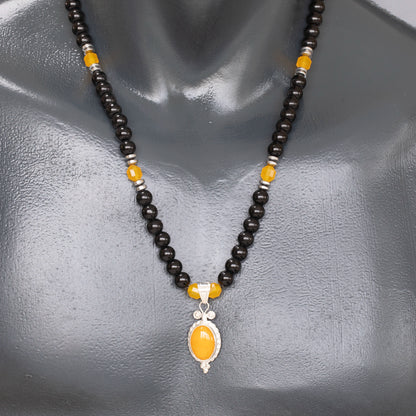 Colgante de león de latón, collar de macramé con cuentas de piedra de lava y ónix negro natural