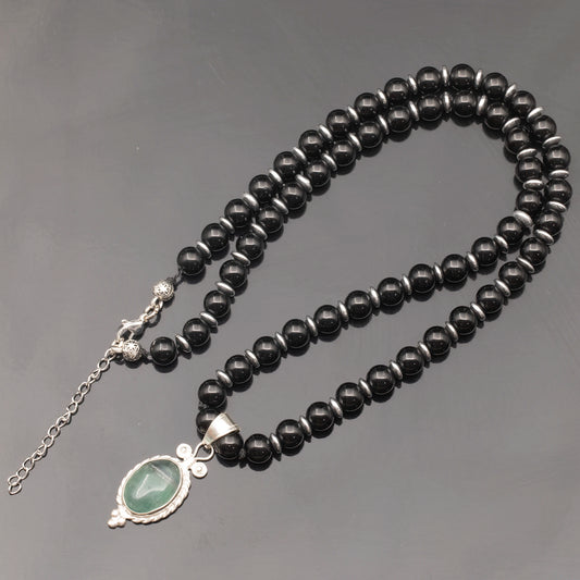 Colgante de león de latón, collar de macramé con cuentas de piedra de lava y ónix negro natural