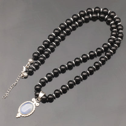 Colgante de león de latón, collar de macramé con cuentas de piedra de lava y ónix negro natural