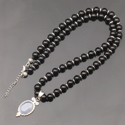 Colgante de león de latón, collar de macramé con cuentas de piedra de lava y ónix negro natural