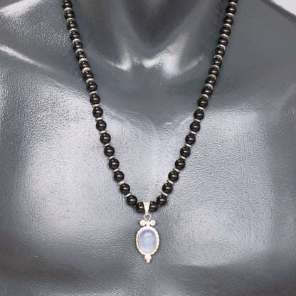 Colgante de león de latón, collar de macramé con cuentas de piedra de lava y ónix negro natural