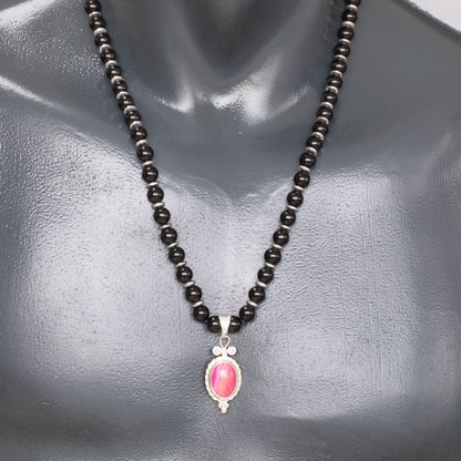 Colgante de león de latón, collar de macramé con cuentas de piedra de lava y ónix negro natural