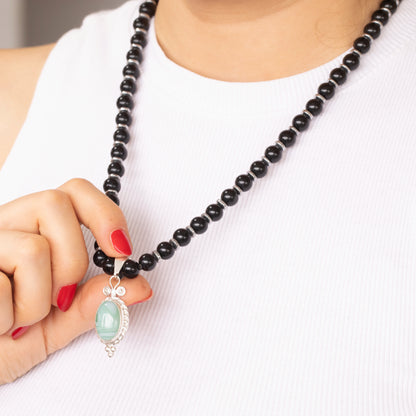 Colgante de león de latón, collar de macramé con cuentas de piedra de lava y ónix negro natural