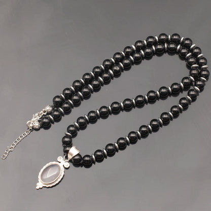 Löwenanhänger aus Messing, Makramee-Halskette mit natürlichen schwarzen Onyx- und Lavasteinperlen