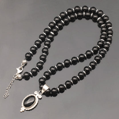 Löwenanhänger aus Messing, Makramee-Halskette mit natürlichen schwarzen Onyx- und Lavasteinperlen