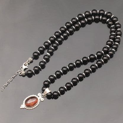Colgante de león de latón, collar de macramé con cuentas de piedra de lava y ónix negro natural