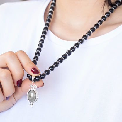 Colgante de león de latón, collar de macramé con cuentas de piedra de lava y ónix negro natural