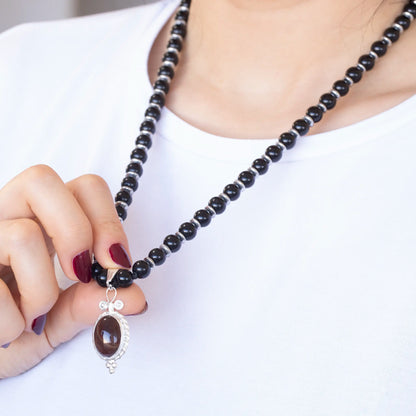 Colgante de león de latón, collar de macramé con cuentas de piedra de lava y ónix negro natural