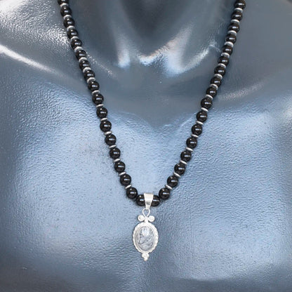 Colgante de león de latón, collar de macramé con cuentas de piedra de lava y ónix negro natural