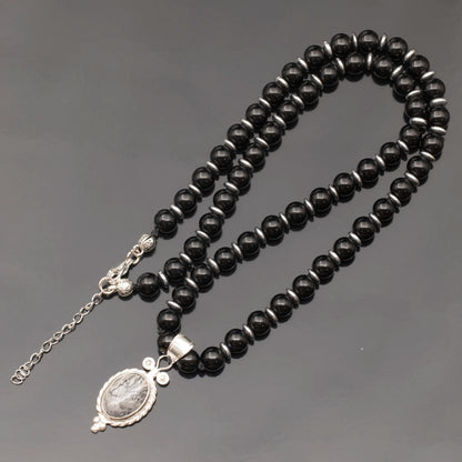 Colgante de león de latón, collar de macramé con cuentas de piedra de lava y ónix negro natural