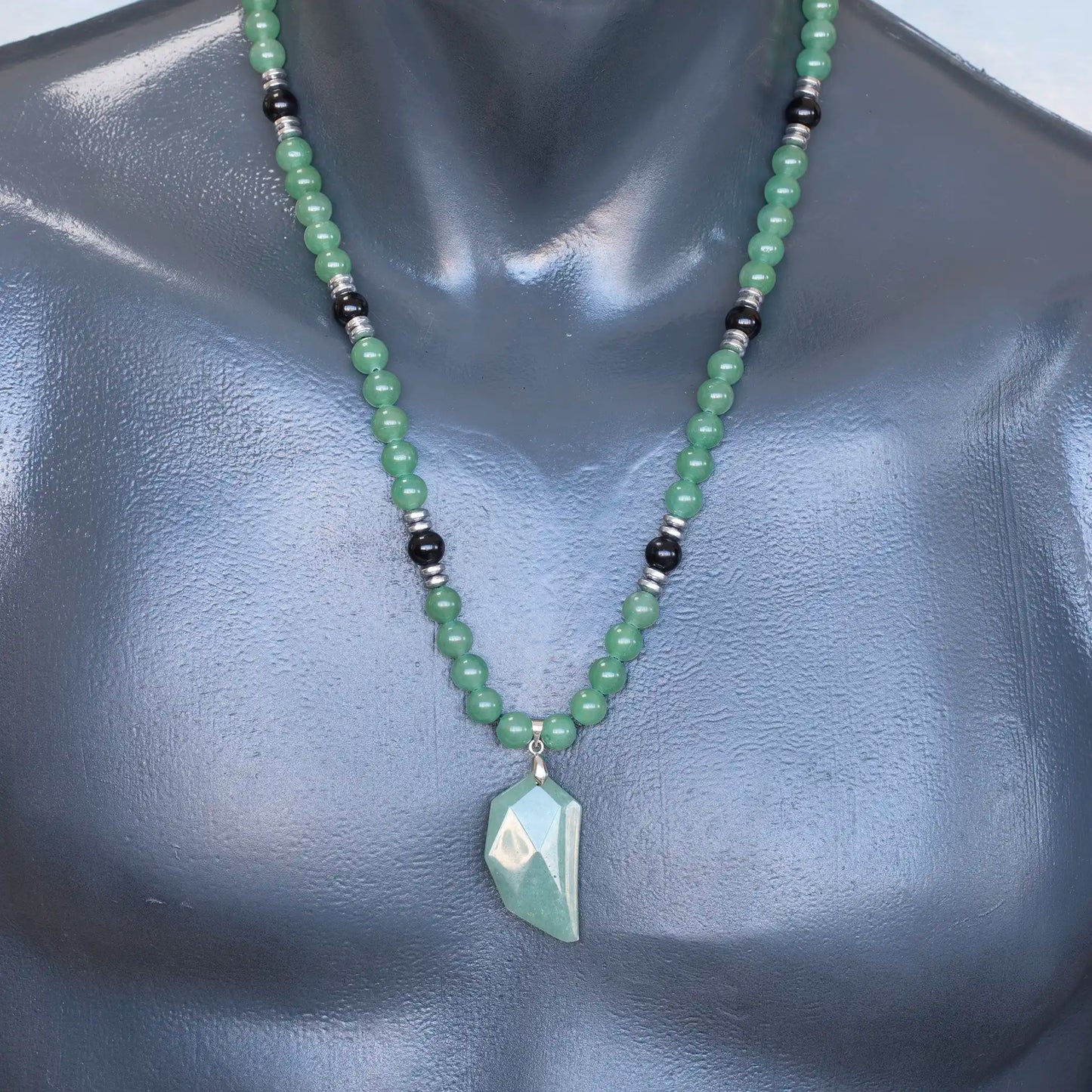 Colgante de león de latón, collar de macramé con cuentas de piedra de lava y ónix negro natural