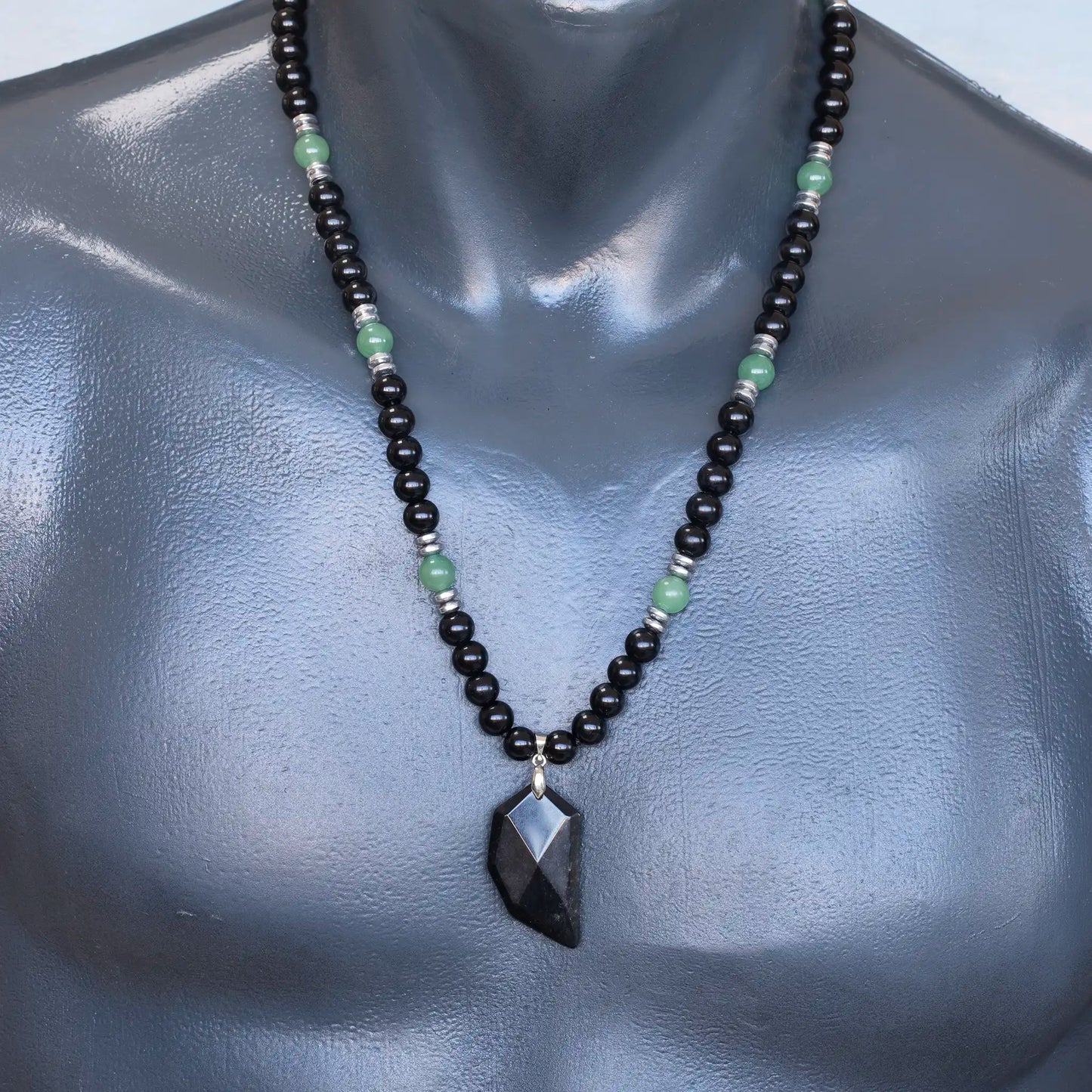 Colgante de león de latón, collar de macramé con cuentas de piedra de lava y ónix negro natural