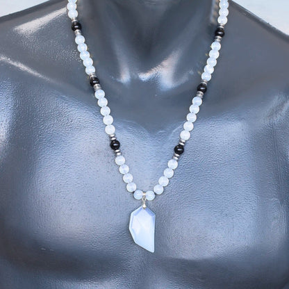 Colgante de león de latón, collar de macramé con cuentas de piedra de lava y ónix negro natural