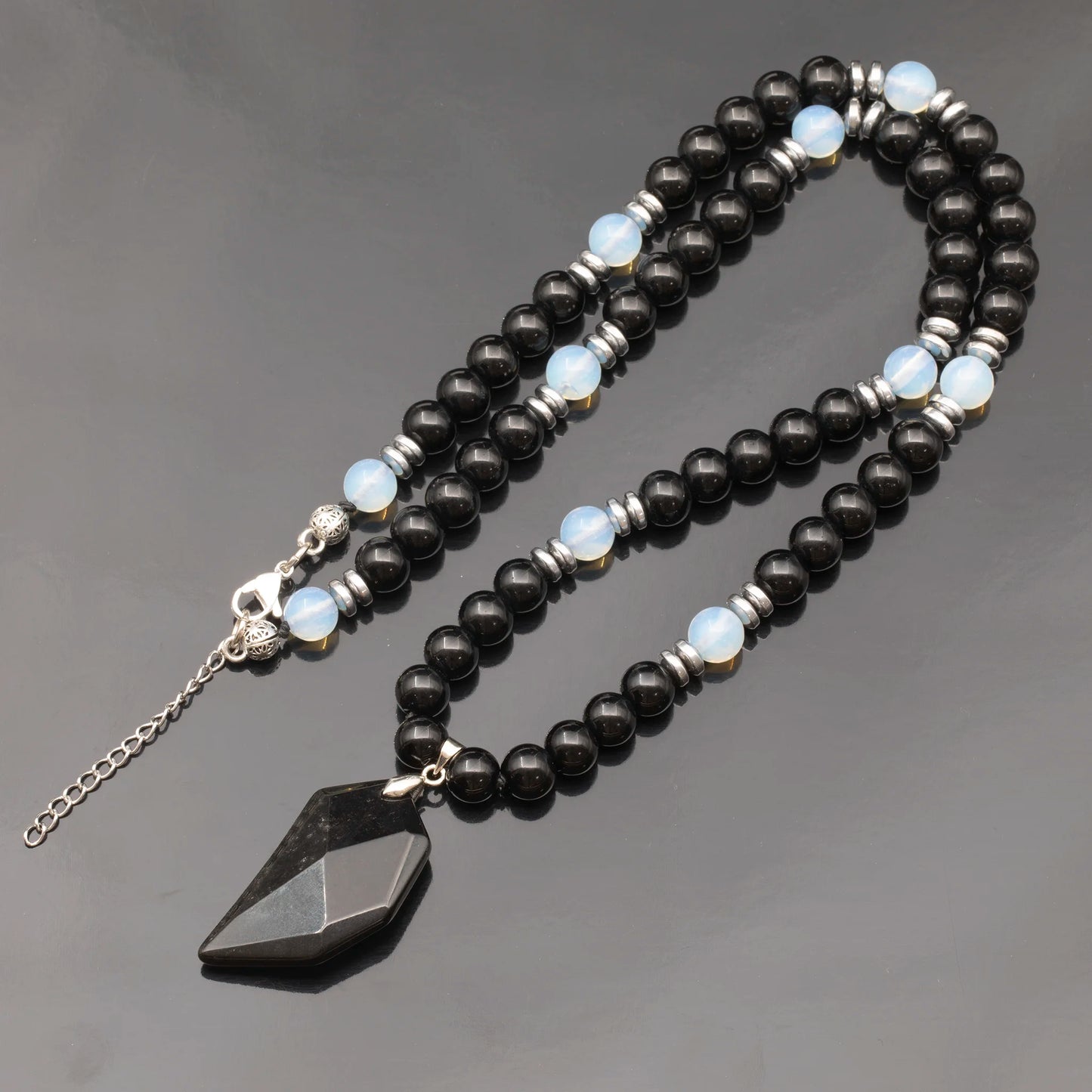 Colgante de león de latón, collar de macramé con cuentas de piedra de lava y ónix negro natural