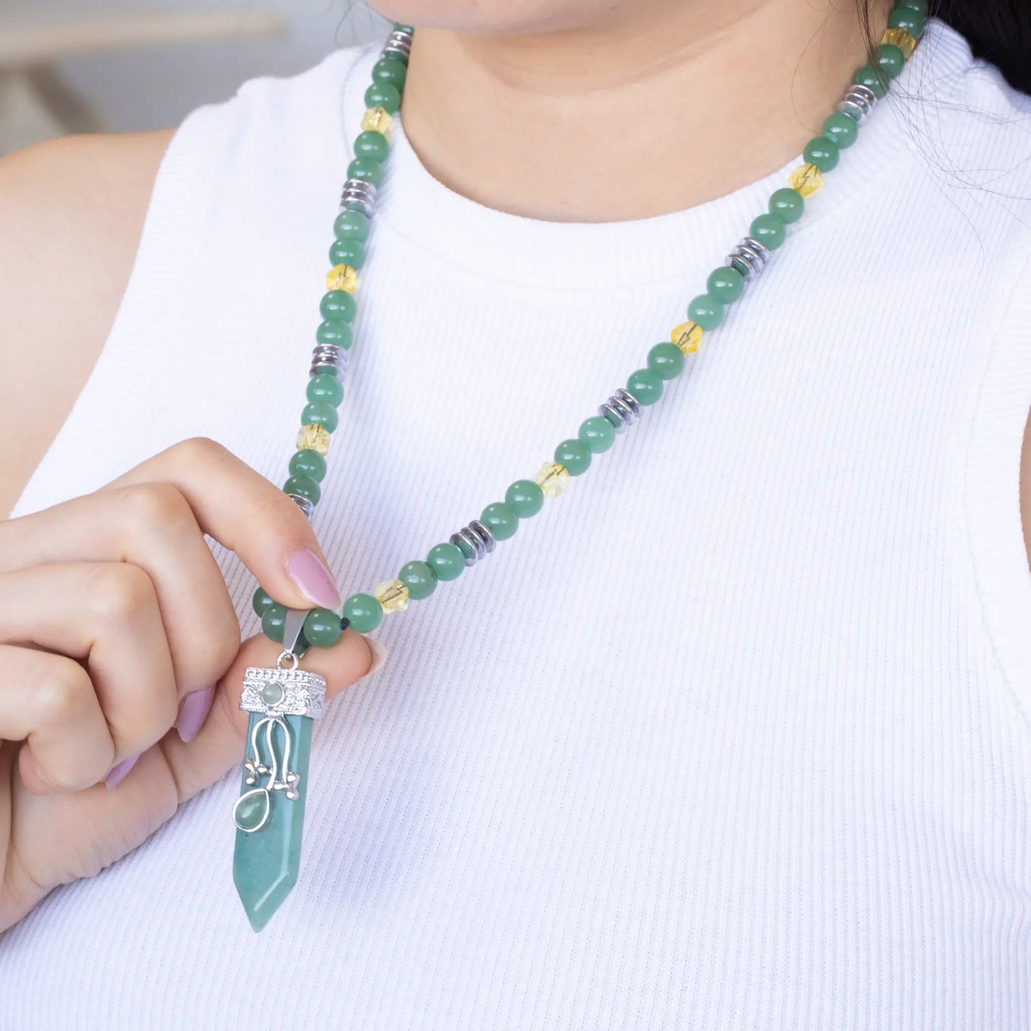 Colgante de león de latón, collar de macramé con cuentas de piedra de lava y ónix negro natural