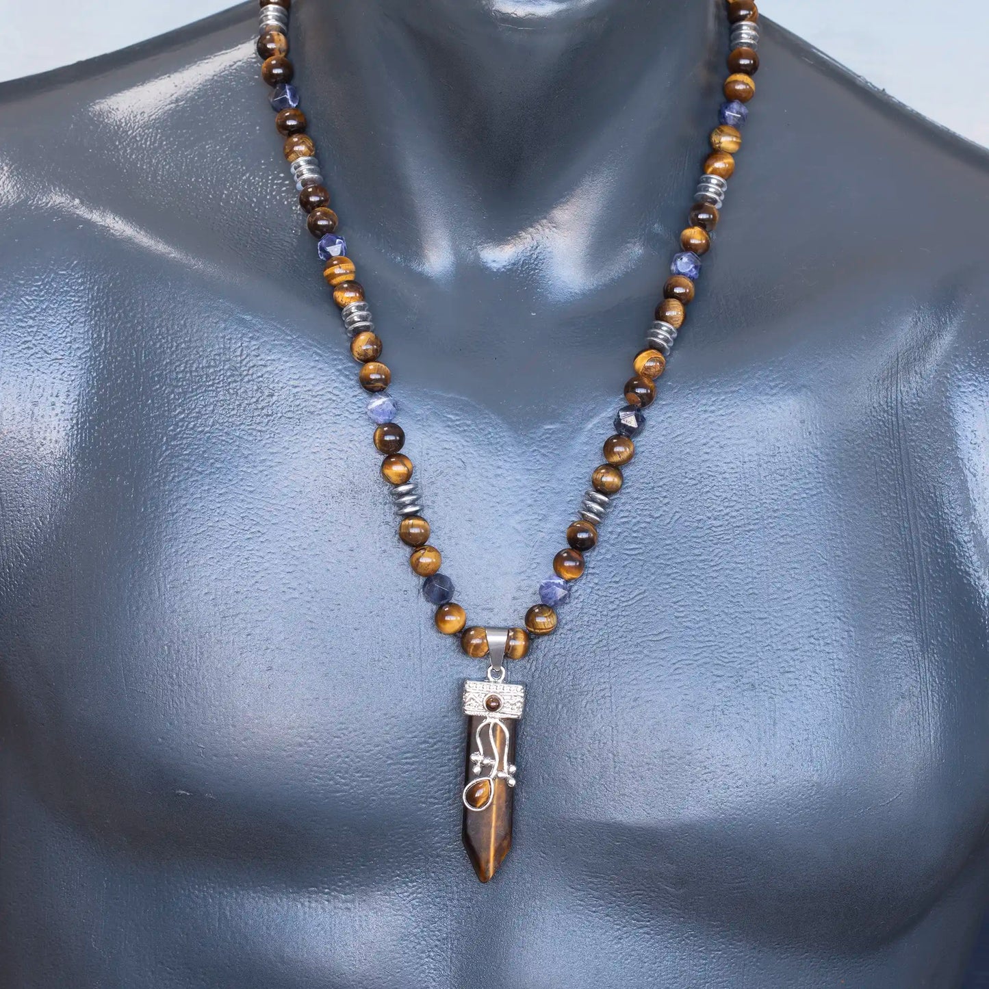 Colgante de león de latón, collar de macramé con cuentas de piedra de lava y ónix negro natural