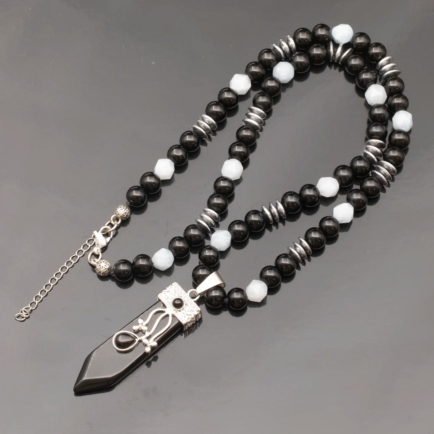 Colgante de león de latón, collar de macramé con cuentas de piedra de lava y ónix negro natural