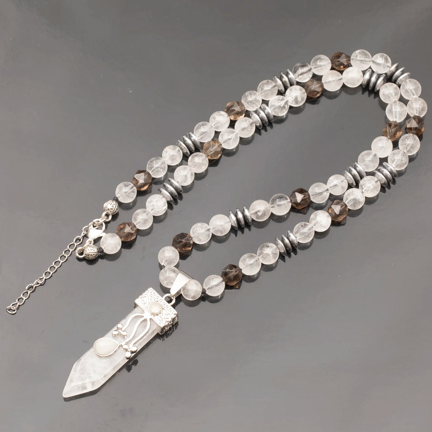 Colgante de león de latón, collar de macramé con cuentas de piedra de lava y ónix negro natural